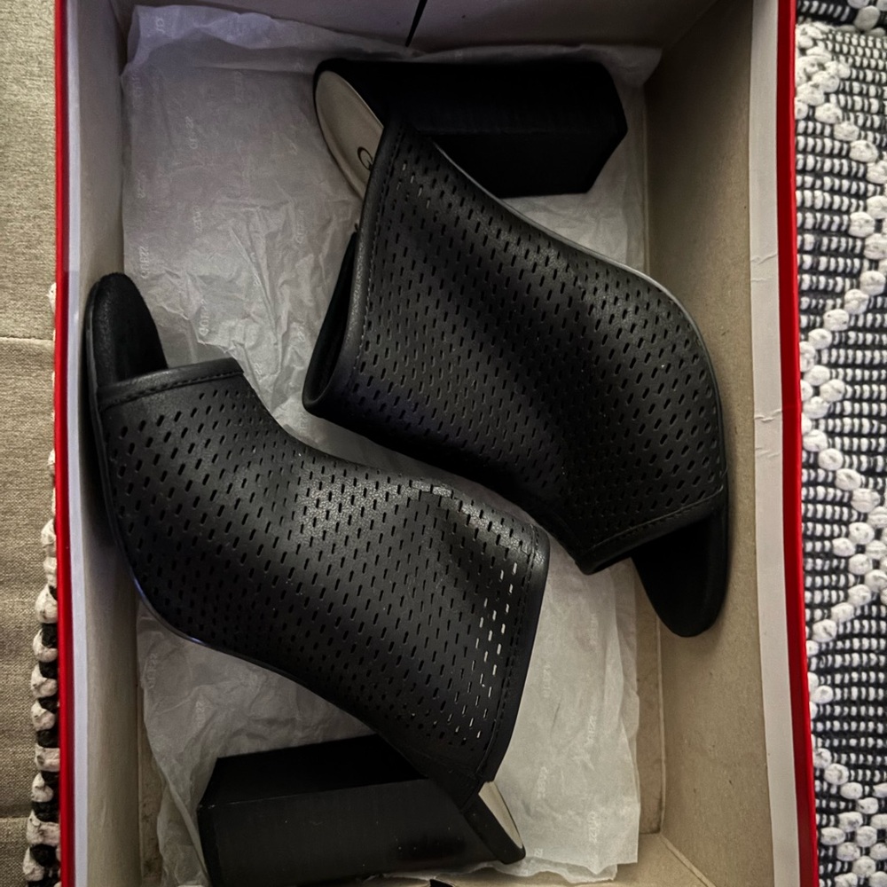 Guess heels